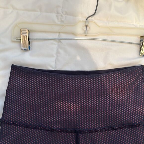 Beyond Yoga High waisted Midi Legging, Navy/Red Metallic, Size M - Picture 10 of 11